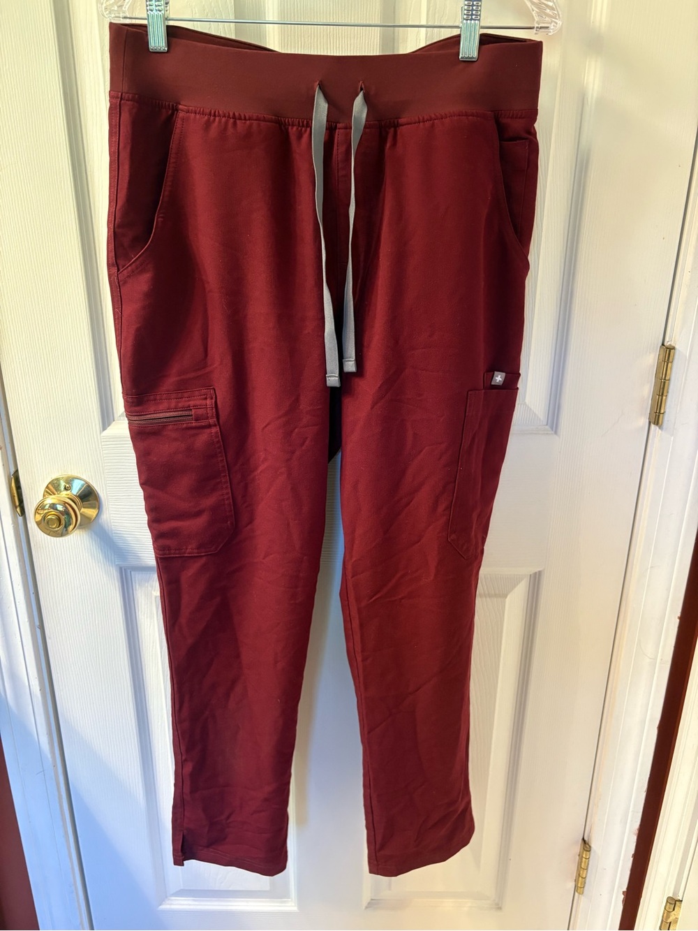NWOT Figs Yola high rise slim fit scrub pants burgundy